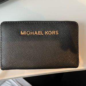 michael kors black with gold hardware zipped card wallet